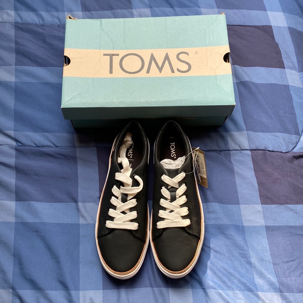 TOM’S Women’s Leather Sneakers